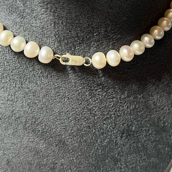 White Classic Pearl Necklace. Timeless Elegance. Sterling lobster clasp - Picture 5 of 6